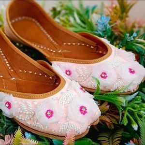 Beautiful baby pink coloured jutti for everyday wear !